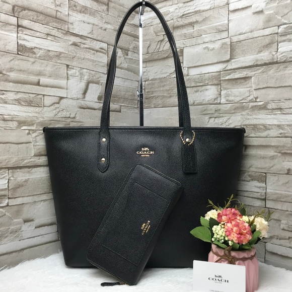 Coach Handbags - 👜COACH SET🌺 CITY ZIP TOTE & WALLET